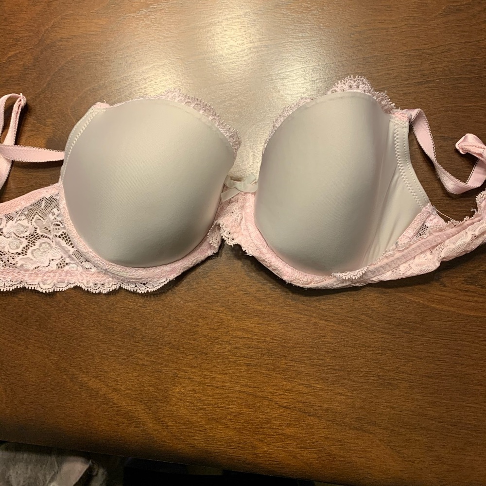Victoria’s Secret bra 32D